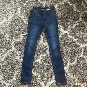 NWT- HOLLISTER JEANS MID-RISE size 1 short